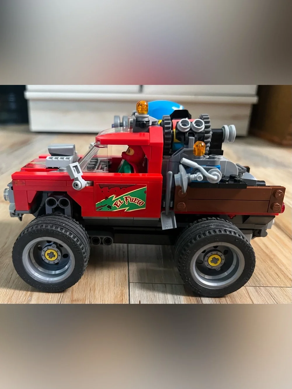 LEGO-Hidden Side- El Fuego's Stunt Truck (set 70421)